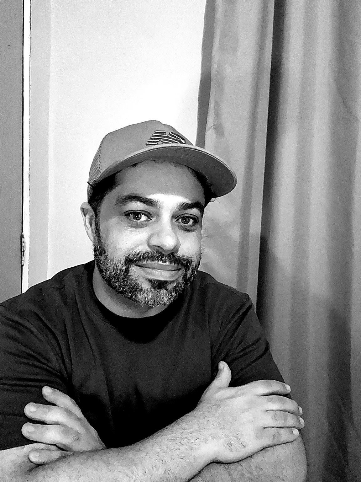 Pipo R. Ananias — foto oficial preto e branco